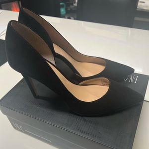 Inc black pumps